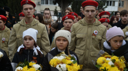 «Как о своих»: Путин потребовал проявлять особое внимание к детям бойцов СВО
