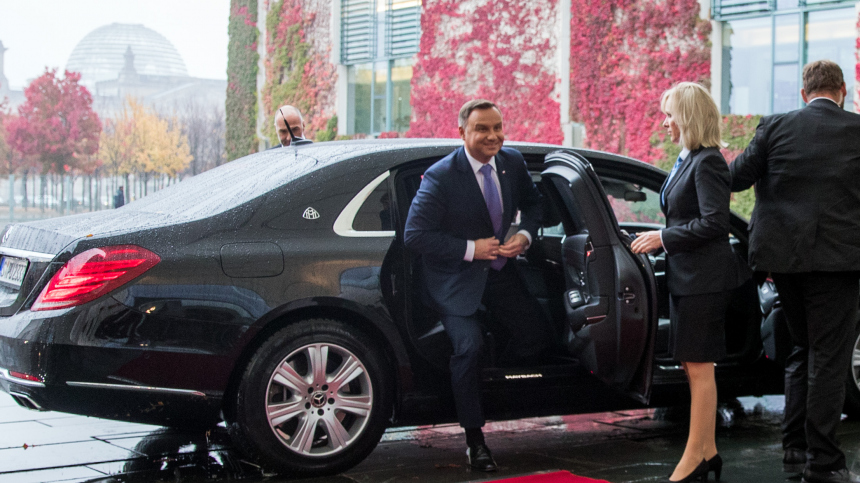В машине сопровождения президента Польши после поездки на Украину нашли маячок