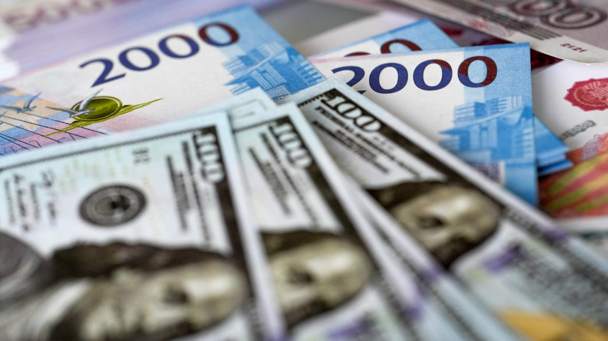 Глава ВТБ предрек доллар по 250 рублей при переходе на китайскую валютную модель