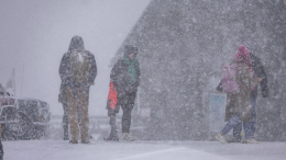 Коммунальный кошмар: снег парализовал жизнь в Челябинске и Екатеринбурге