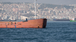 На борту сухогруза на юге Турции прогремел взрыв