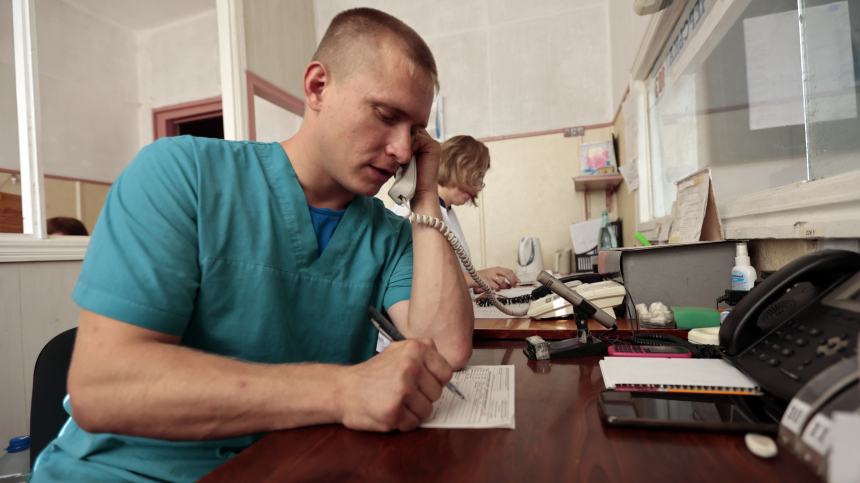 Российских врачей освободят от ряда обязанностей