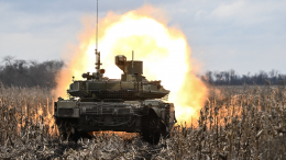«Давим медленно, но верно»: кадры работы российских танкистов в зоне СВО