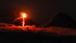 Он проснулся: вулкан-исполин Ключевской выбросил пепел на высоту 7,5 километра