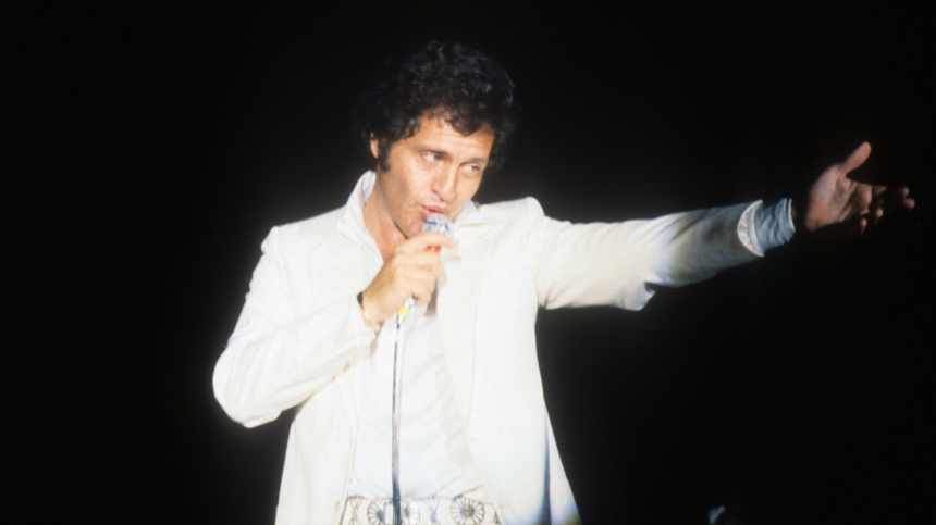 Сердце не выдержало: 7 личных трагедий легендарного певца Джо Дассена