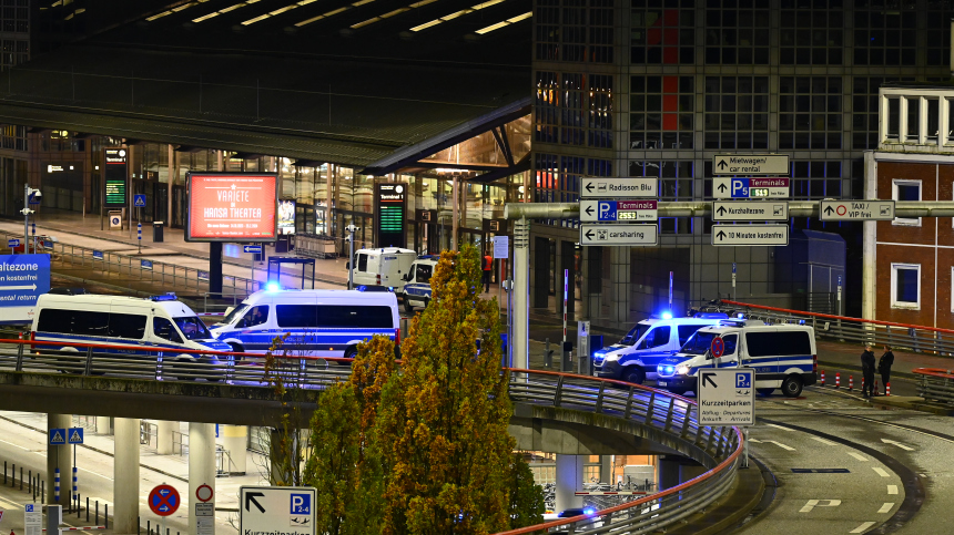 Вооруженный мужчина с двумя детьми ворвался в аэропорт Гамбурга
