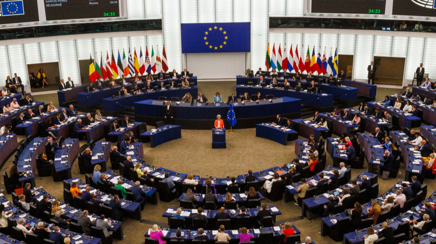 Европарламент призвал не конфисковывать личные вещи и машины россиян