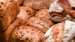 Хозяйкам на заметку: как хранить хлеб, чтобы он не черствел
