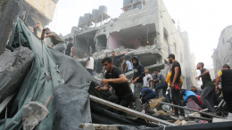 «Убили моих родителей»: почему Израиль бомбит жилые дома и мечети в секторе Газа