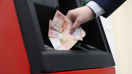 Не в деньгах счастье: мужчина потерял миллион рублей в банкомате Москвы