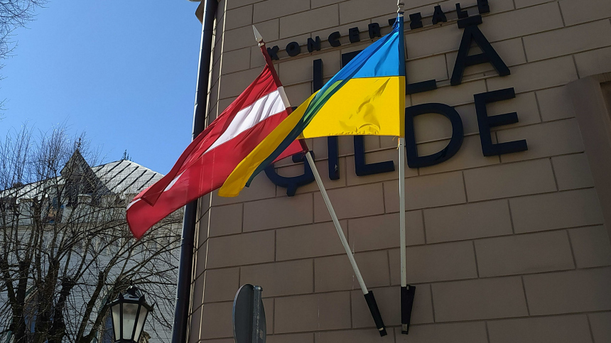 «Не видим выбора»: пранкеры раскололи Латвию в вопросе поддержки Украины