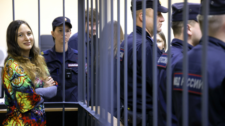 Художницу Скочиленко приговорили к семи годам тюрьмы за фейки о ВС РФ