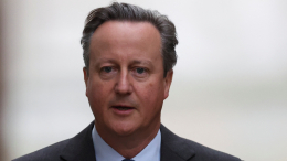 «Черная аристократия»: зачем глава МИД Британии Кэмерон вступал в интим со свиньей