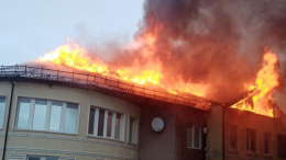 В Свердловской области горит гостиница