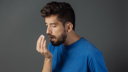 О чем сигнализирует неприятный запах изо рта