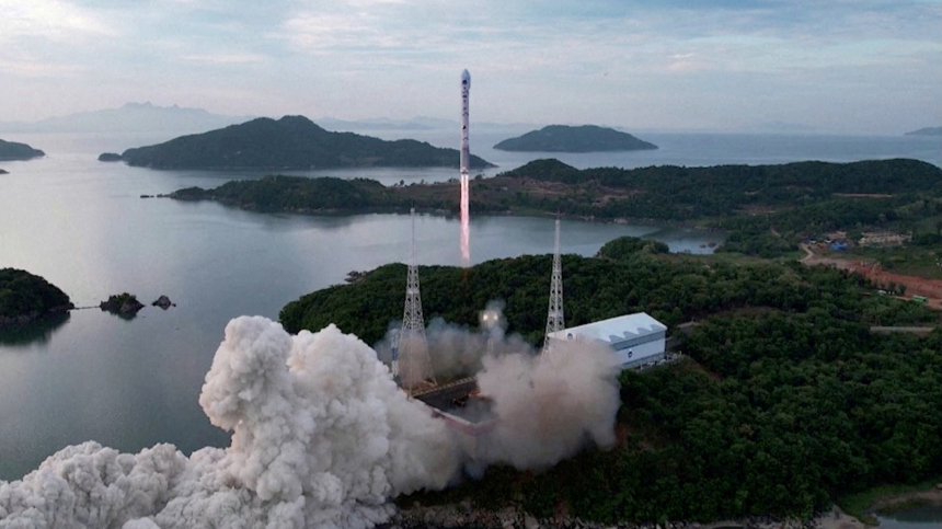 «Срочно сообщите»: в Японии заявили, что КНДР запустила ракету со спутником