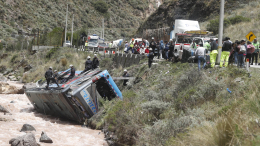 В Перу автобус с людьми упал с обрыва