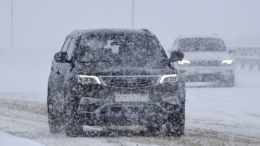 Аварии, пробки, SOS: регионы России заметает снегом — прогноз неутешительный