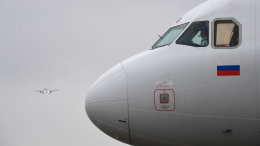 Экстренная посадка: пассажира с борта самолета забрали в больницу в Челябинске