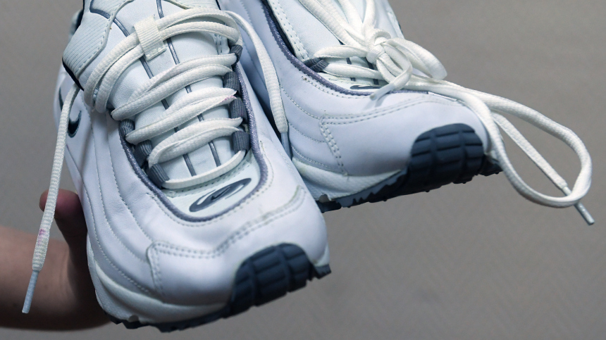 Кожа, экокожа, мех: правила ухода за кроссовками из разных материалов