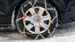 Снежная ловушка: как спасти увязшее на дороге авто
