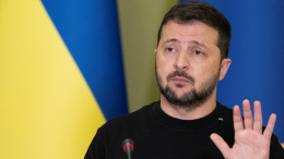 Зеленский свалил на украинцев вину за нежелание уходить с поста