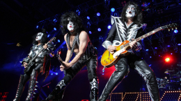 Рокеров заменят цифровые аватары: группа Kiss дала последний живой концерт в Нью-Йорке