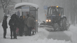 Коммунальщики «откапывают» Москву после сильнейшего снегопада
