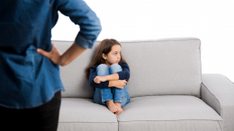 «Ты не моя дочь»: какие фразы родители не должны говорить детям