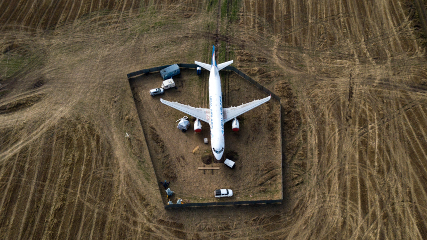 Пилотам, посадившим самолет в поле под Новосибирском, предложили уволиться