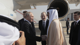 Истребители Су-35С сопроводили борт Путина во время перелета в Абу-Даби