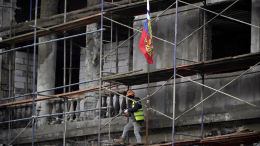 Хуснуллин проверил ход восстановления инфраструктуры в Мариуполе