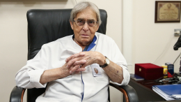 Первым успешно разделил сиамских близнецов: нейрохирургу Александру Коновалову — 90 лет