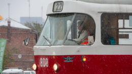 Прямо в вагоне: мертвая екатеринбурженка парализовала движение трамваев