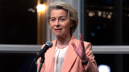 «Да здравствует Европа!» — Урсула фон дер Ляйен завершила выступление под собачий лай