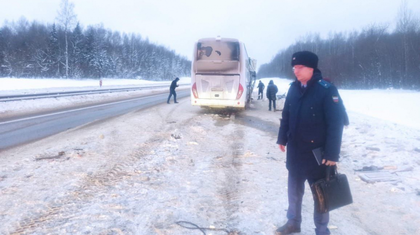 Автобус с учителями попал в крупное ДТП на трассе под Владимиром