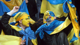 УЕФА закрыли трибуну сборной Украины из-за неадекватного поведения ее фанатов