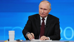 «На тумбочке в спальне»: Путин ответил на вопрос о любимой книге