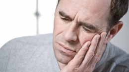 «Недостаточно места»: как зубы могут приводить к головной боли