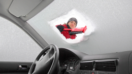 Простой лайфхак: как быстро очистить стекло автомобиля от наледи