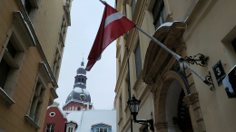 «Ради чего?» — власти Латвии намерены выдворить из страны более тысячи россиян