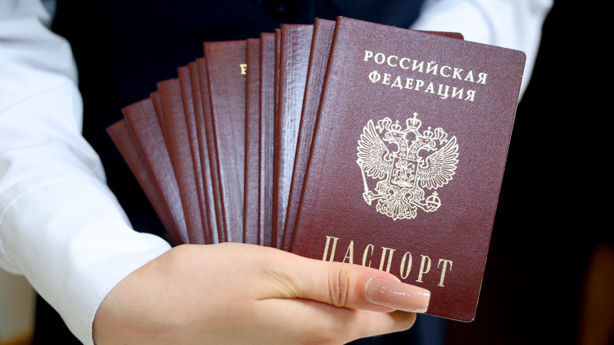Путин упростил прием в гражданство РФ для белорусов, казахстанцев и молдаван