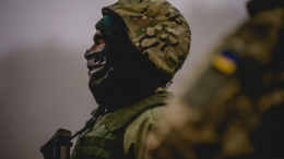 В бой с лопатой: как командование ВСУ будет вооружать боевиков, когда кончится оружие