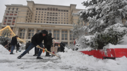 После «Вани»: как россияне самостоятельно чистят улицы и дворы от снега