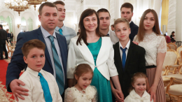 Путин поручил оперативно установить единый федеральный статус многодетной семьи
