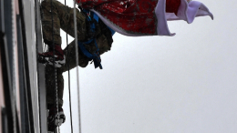 Новые подробности: Дед Мороз-альпинист из Челябинска погиб на глазах жены и ребенка