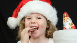 Лучшие друзья кариеса: ТОП вредных сладостей для зубов в новогодних подарках