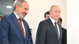 Путин провел оживленную беседу с Пашиняном в Петербурге