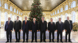 Лидерам стран СНГ показали главные сокровища дворцов Петербурга