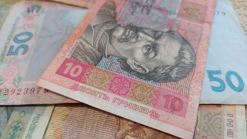 «Огромный риск»: власти Украины могут лишить население пенсий и зарплат
